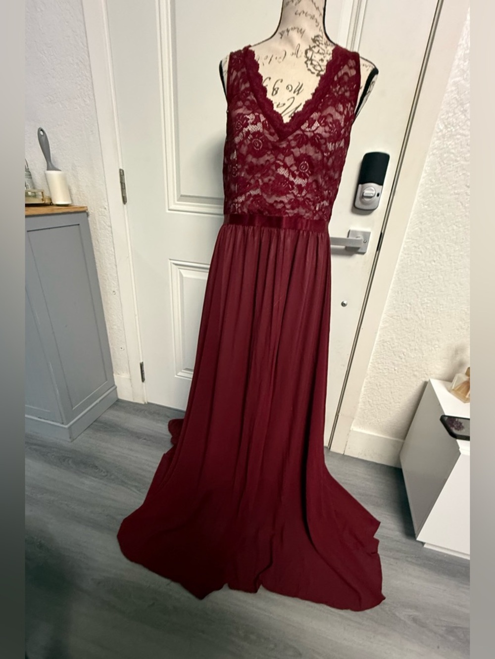 MIUSOL Burgundy Lace Maxi Dress Size XLFormal Evening Gown with Train Minor Flaw - Picture 3 of 11